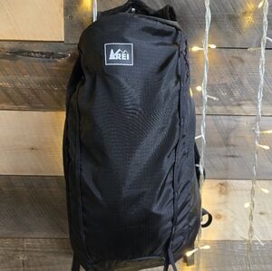 REI Co-op Flash 18 Backpack in Black